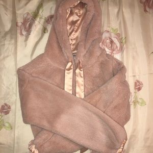 Cropped fluffy hoodie